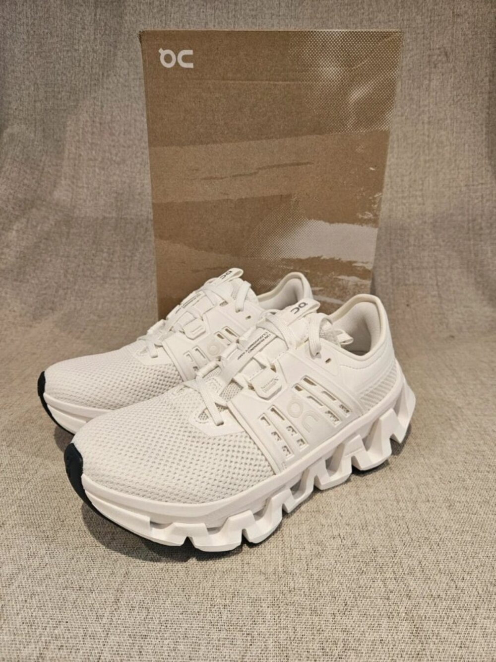 On Cloudswift Amp White Women’s US 7